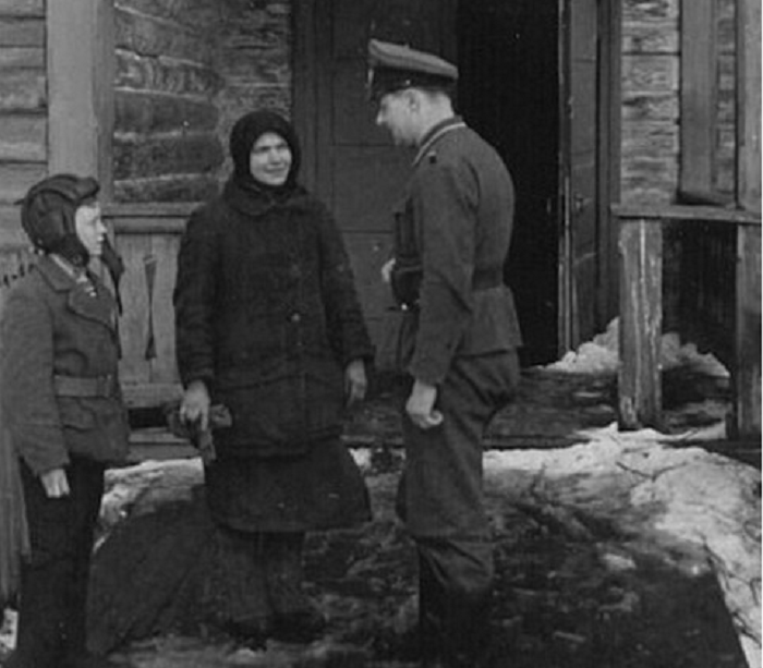 Немецкий офицер в советской деревне