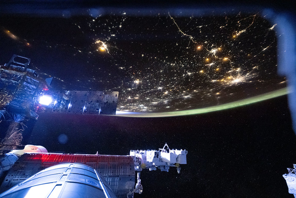 МКС пролетает над ночным Волгоградом. Фото: nasa.blog.com