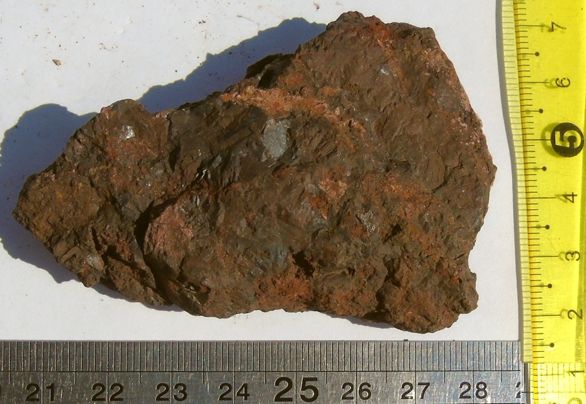 Скребок из гематита