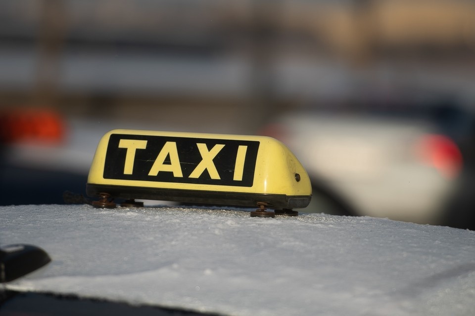    Таксопарк Петербурга пополнился почти на 20 тысяч автомобилей. Алексей БУЛАТОВ