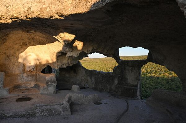 Пещерный город Эски-Кермен в Крыму