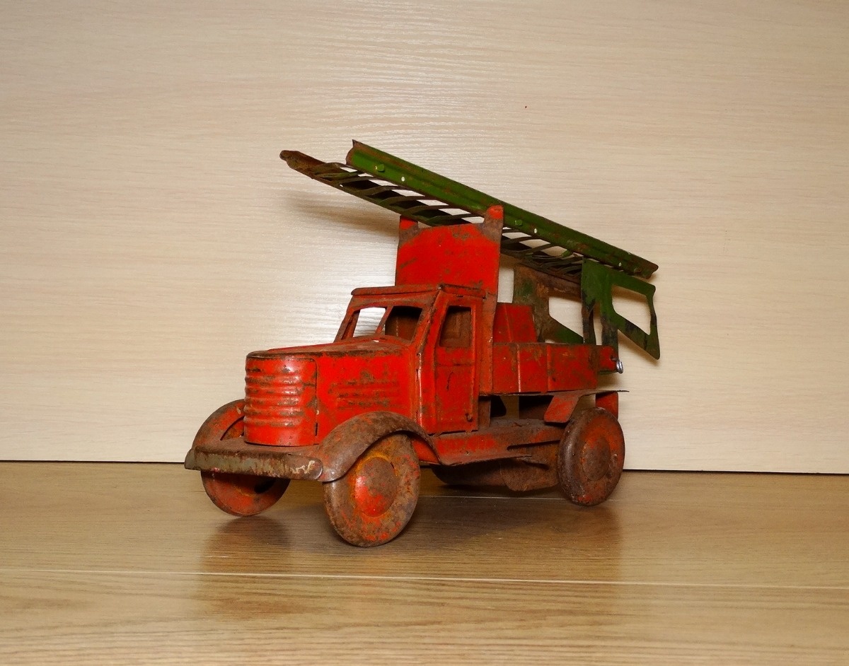 Пожарный автомобиль, производитель ЧЗЭП. Фото автора.