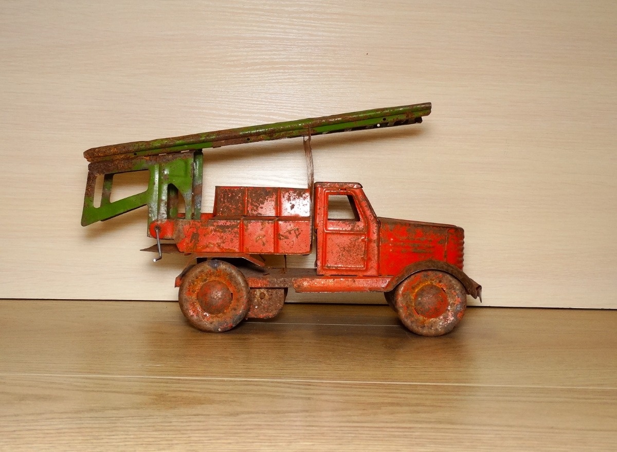 Пожарный автомобиль, производитель ЧЗЭП. Фото автора.