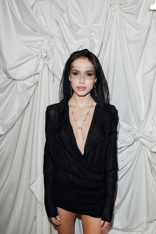    Алина Загитова в Valentin Yudashkin