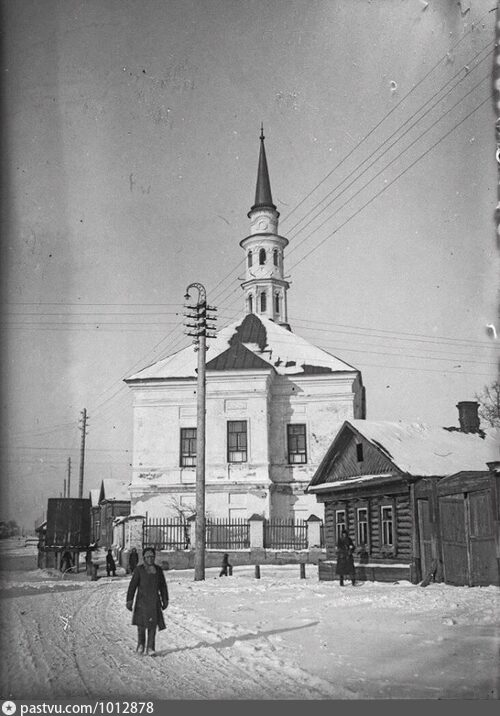 1929 год. Улица теперь Меховщиков, а тогда - Большая Ямашевская. Обратите на среду вокруг - жилые дома, вот-вот все изменится.