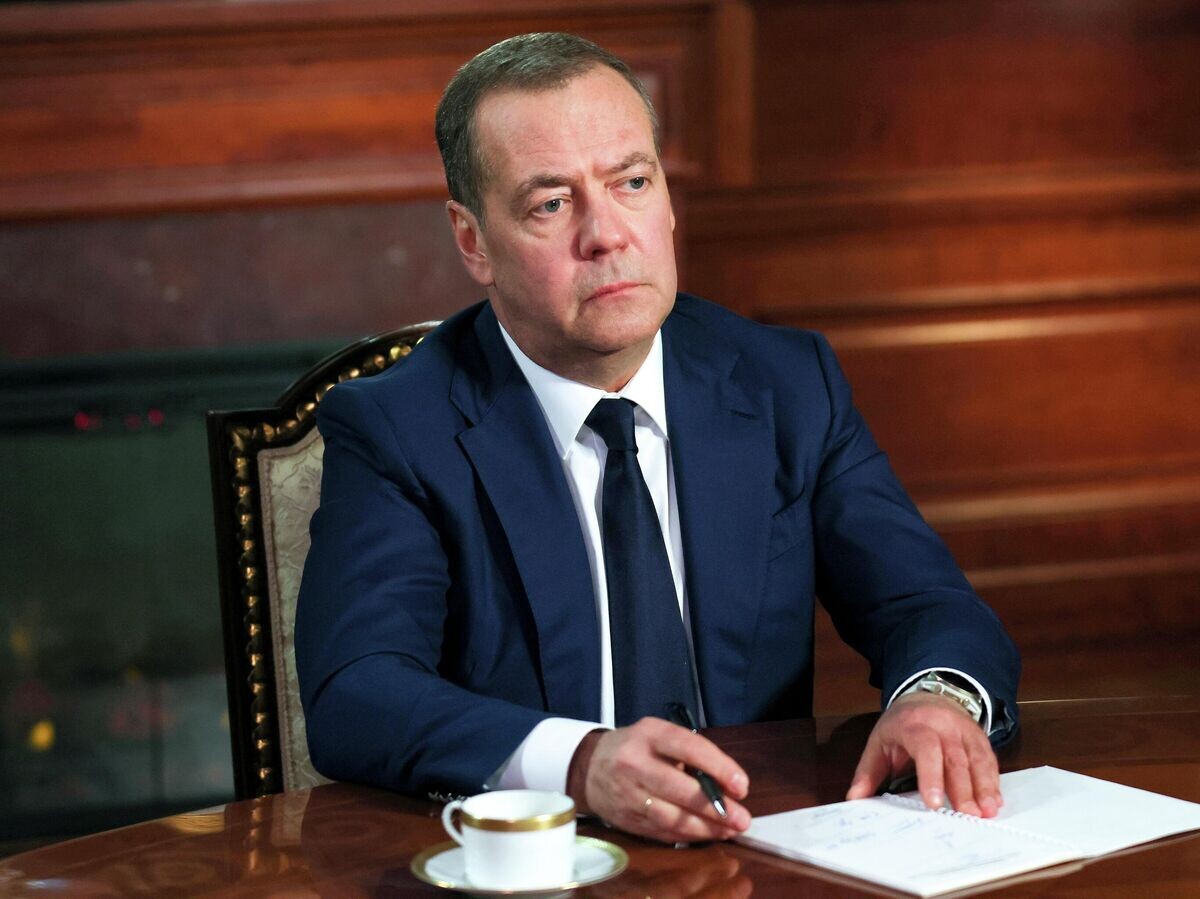    Зампред Совбеза РФ Дмитрий Медведев во время интервью российским и зарубежным СМИ | © РИА Новости / POOL