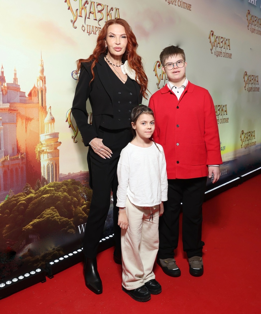     Эвелина Бледанс с сыном Семеном