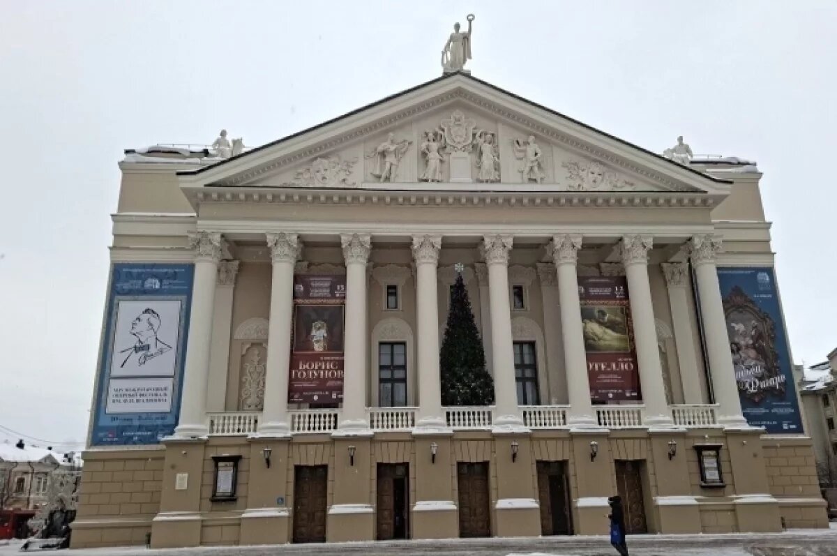    Первый балет в новом здании Татарского театра оперы и балета в Казани поставила Нинель Юлтыева, она же станцевала в нём главную партию.