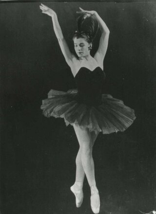    Нинель Юлтыева в «Лебедином озере». Фото: Из личного архивa