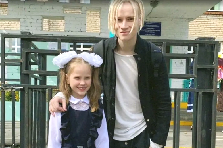    Ярослав Дронов проводит время с дочерью Варварой