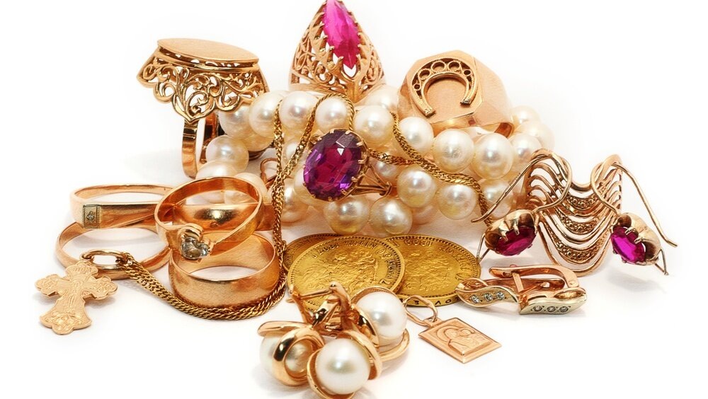 Антикварнаяскупка.рф выкупает золотые ювелирные изделия, а также монеты.