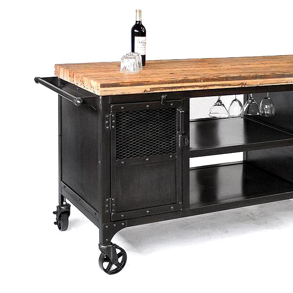 Чугунные колеса придают тумбе мобильность и динамизм.