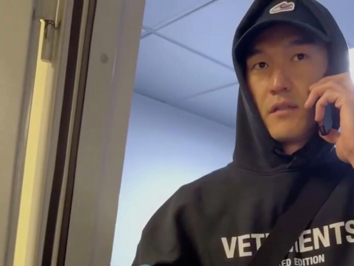    Нурлан Сабуров в аэропорту Внуково | © РИА Новости