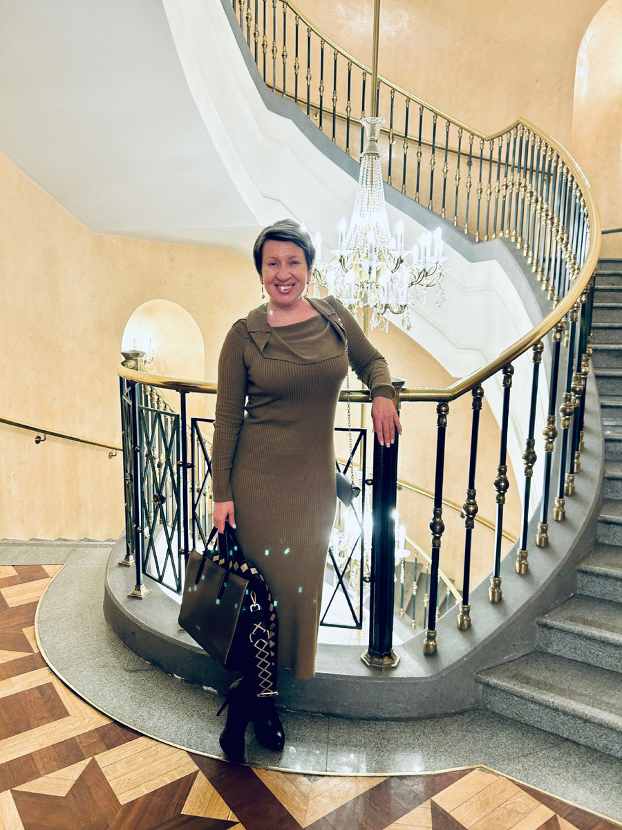 Тут забавно так люстры бликуют 