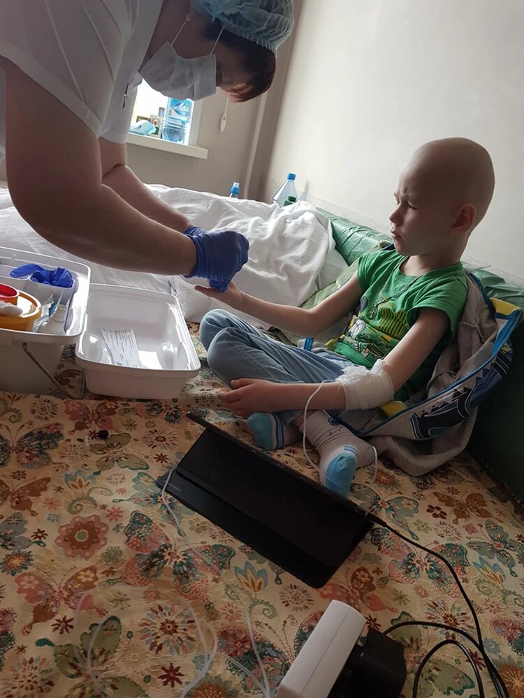 В шесть лет Влад выдержал множество курсов химии. Фото: архив семьи