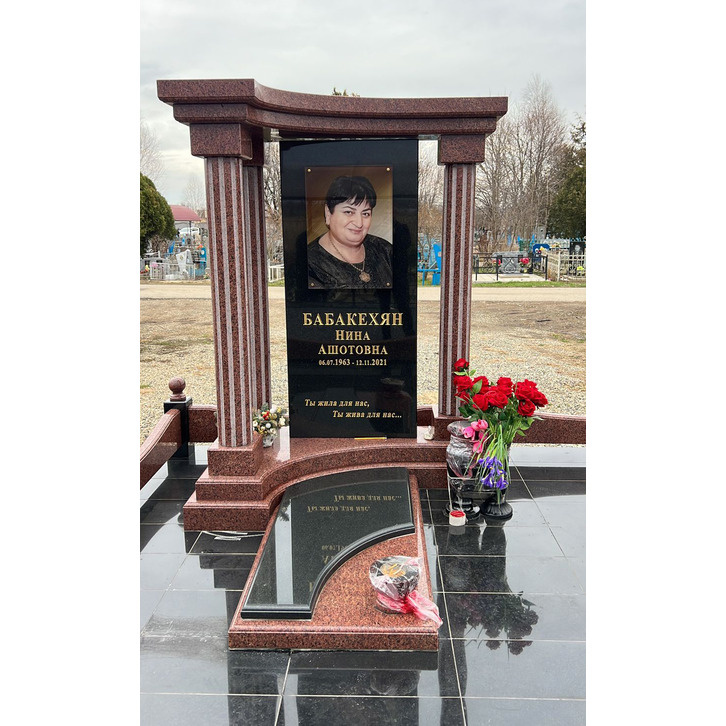 Типичный армянский памятник производства ГРАВИСТО: строго, элегантно, дорого 