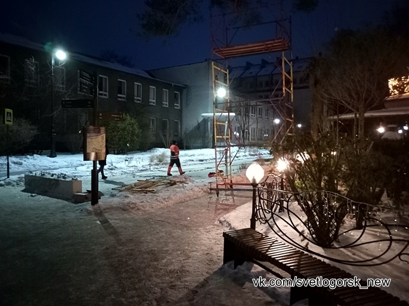Светлогорск, там где над улицей сияли разноцветные огни и раскачивались на ветру новогодние шары