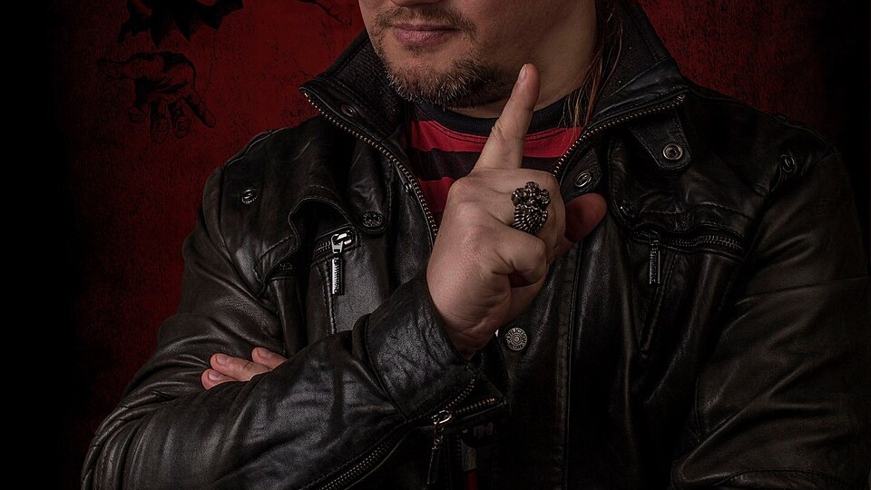 Да, я с виду шут, но в душе - король. Сегодня свой день рождения отмечает Андрей "Князь" Князев