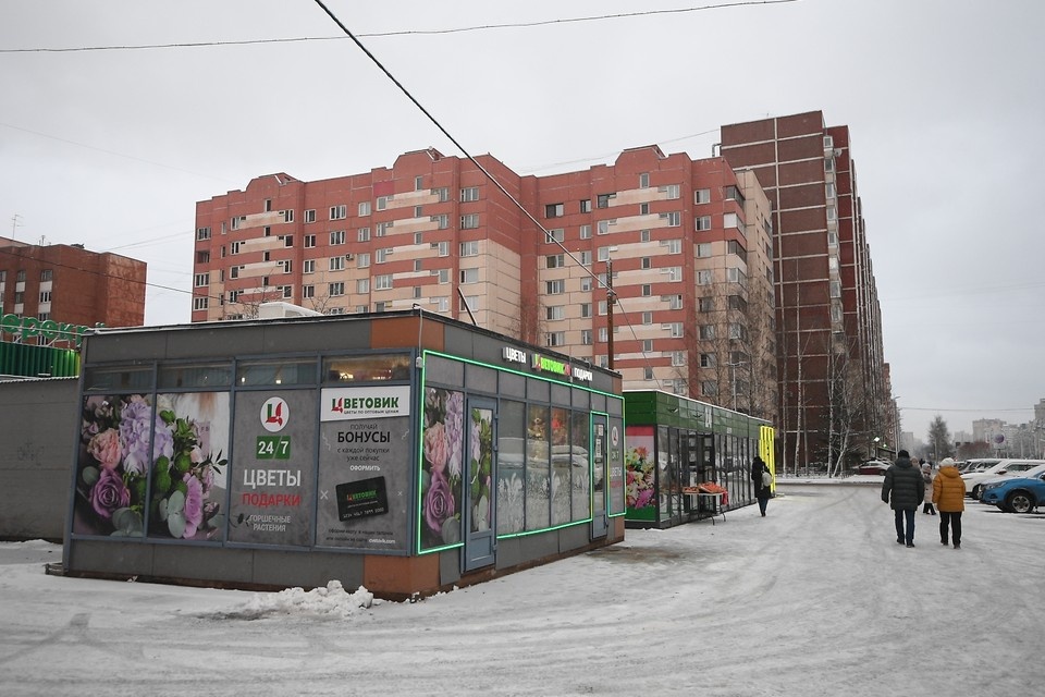    В Петербурге продолжают следить за порядком. Алексей БУЛАТОВ
