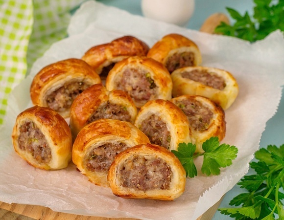 Использую пельменницу не по назначению — делаю целый противень мини-пирожков: к чаю и под сериал