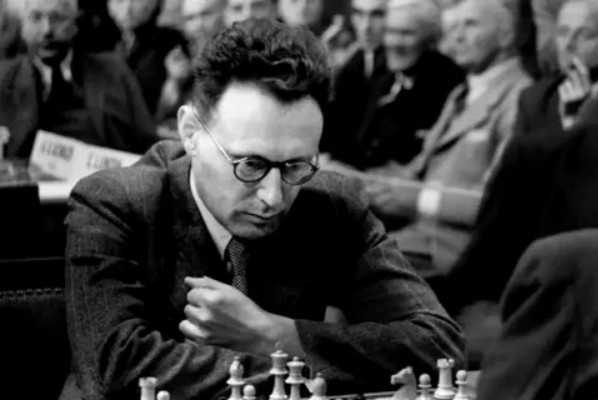 🤖 Иллюстрация улучшена нейросетью | ЦЭС ФЕДАТ | Советский шахматист