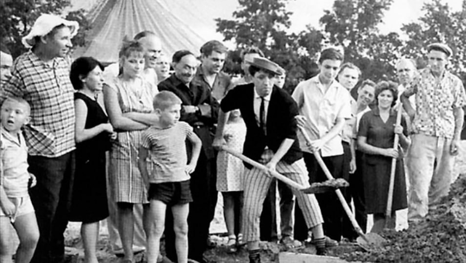 21 июля 1965: как Никулин с лопатой в руках строил легендарный Сочинский цирк