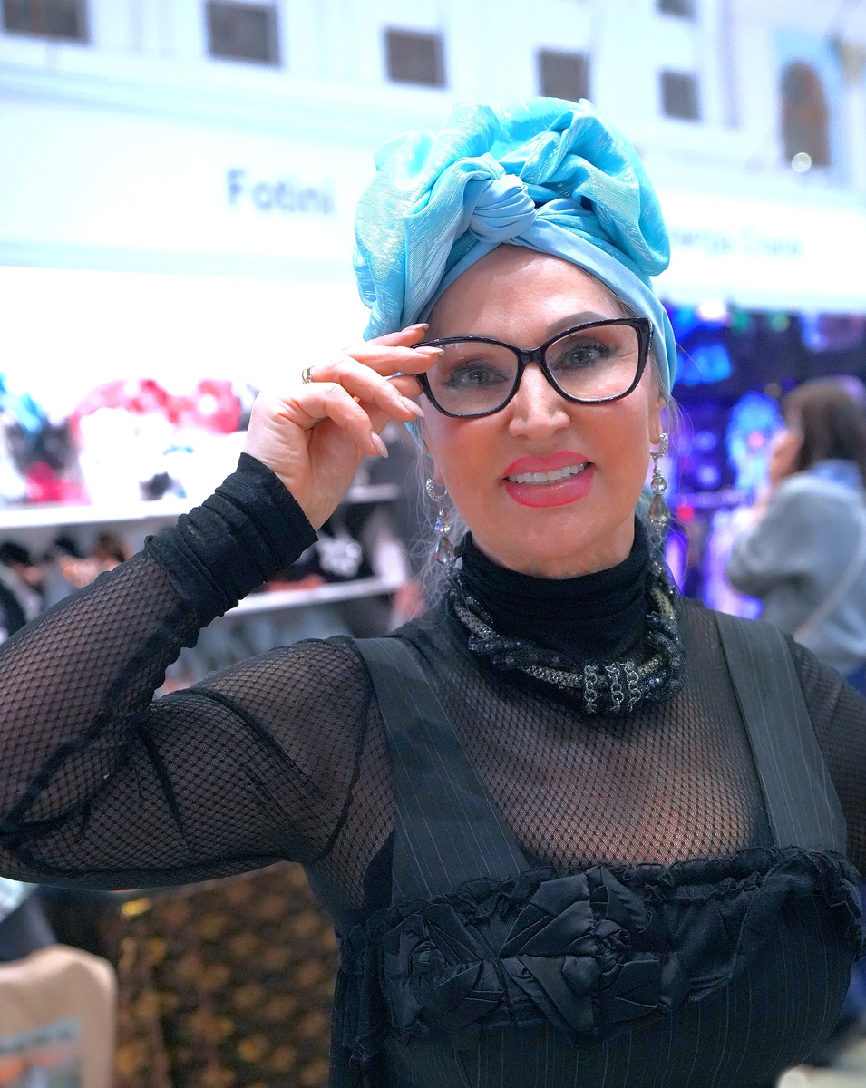 Аксессуары и чалмы бренда «Fotini» Светлана Тсеникоглу снискали восторг публики, получив шквал комплиментов