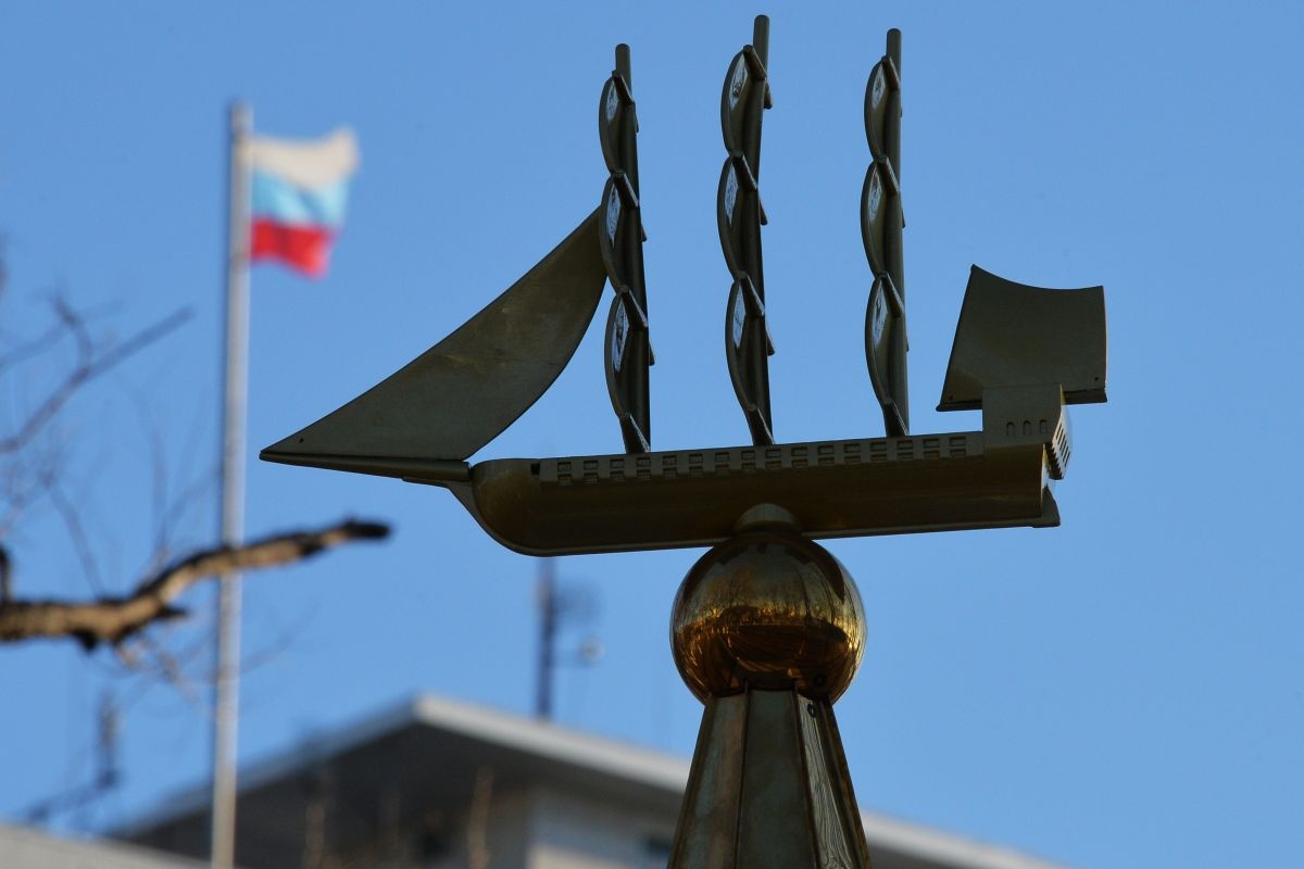    Владивосток. Фрагмент памятника командованию и военнослужащим Тихоокеанского флота, погибшим 7 февраля 1981 года под Ленинградом. / Виталий Аньков/РИА Новости