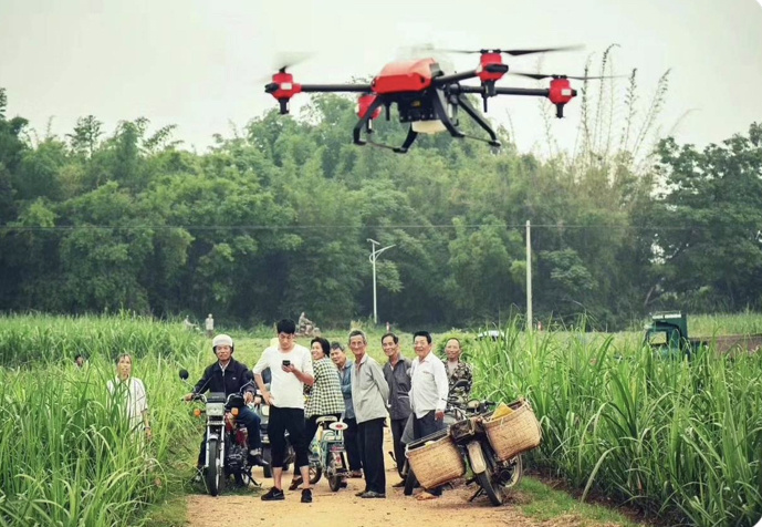 Повседневная картина в китайской деревне. Судя по скриншоту вот такая модель БПЛА использовалась фермером. На 1 оси два пропеллера, такая технология есть на наших ТУ95.
