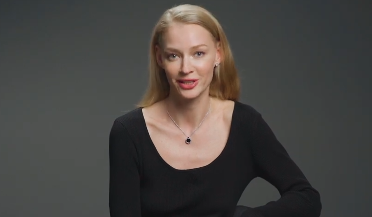    Светлана Ходченкова. Кадр: YouTube-канал "Glamour Russia"