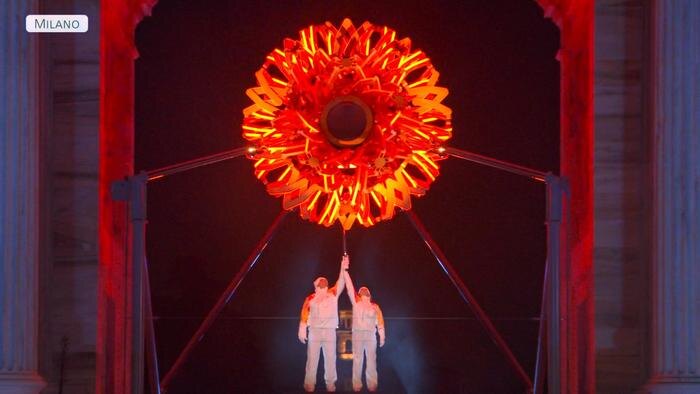 Зажжение олимпийского огня в Милане. Обложка © X / The Olympic Games