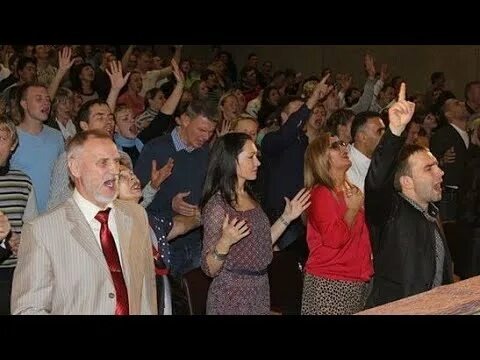 Люди "говорят на языках" - выкрикивают неизвестные им самим слова якобы общаясь с богом непосредственно. Вид массового психоза.