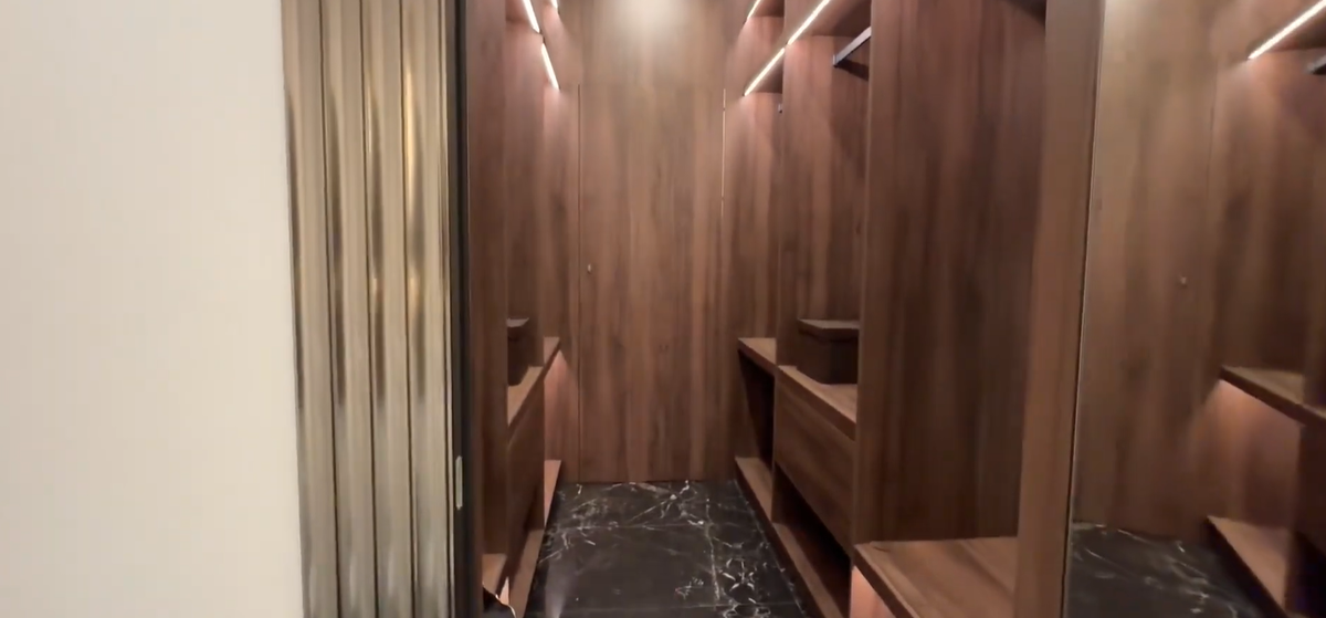 Гардероб при входе