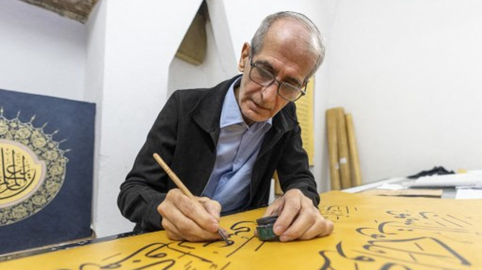 Али Заман и самый большой в мире рукописный Коран.📷Фото: Bunyamin Celik / Anadolu / AFP