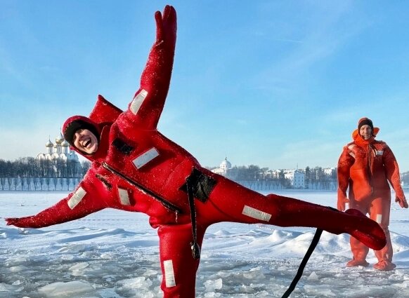    В таких костюмах выходить на лёд совсем не страшно. Фото: Ярославский айс-флоатинг клуб