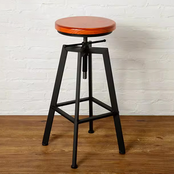 Этот барный стул – не просто предмет интерьера, а элемент стиля, способный преобразить пространство, добавить ему брутальности и характера.
