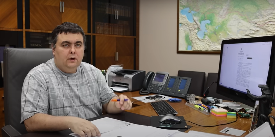 "Ты стоишь, как корова в поле, а со всех сторон шакалы": директор завода о критическом положении в отрасли