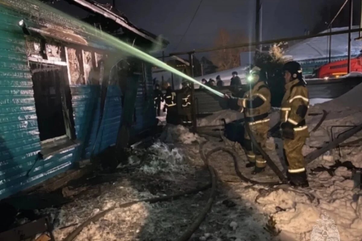    Возбуждено уголовное дело после гибели семьи на пожаре в Барнауле