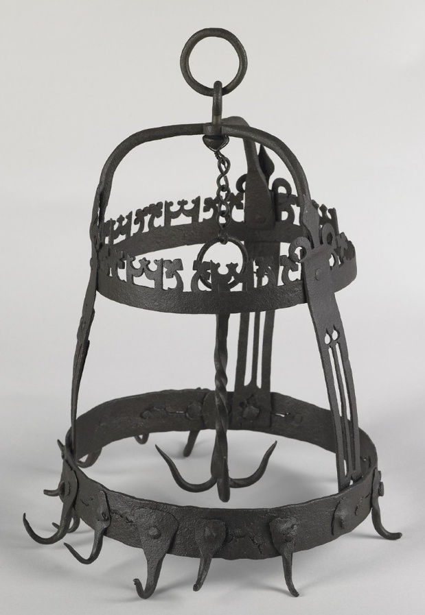 Couronne d’office - XV или XVI век, самый старый экземпляр в Музей искусства железа имени Анри Ле-Сэк де Турнель