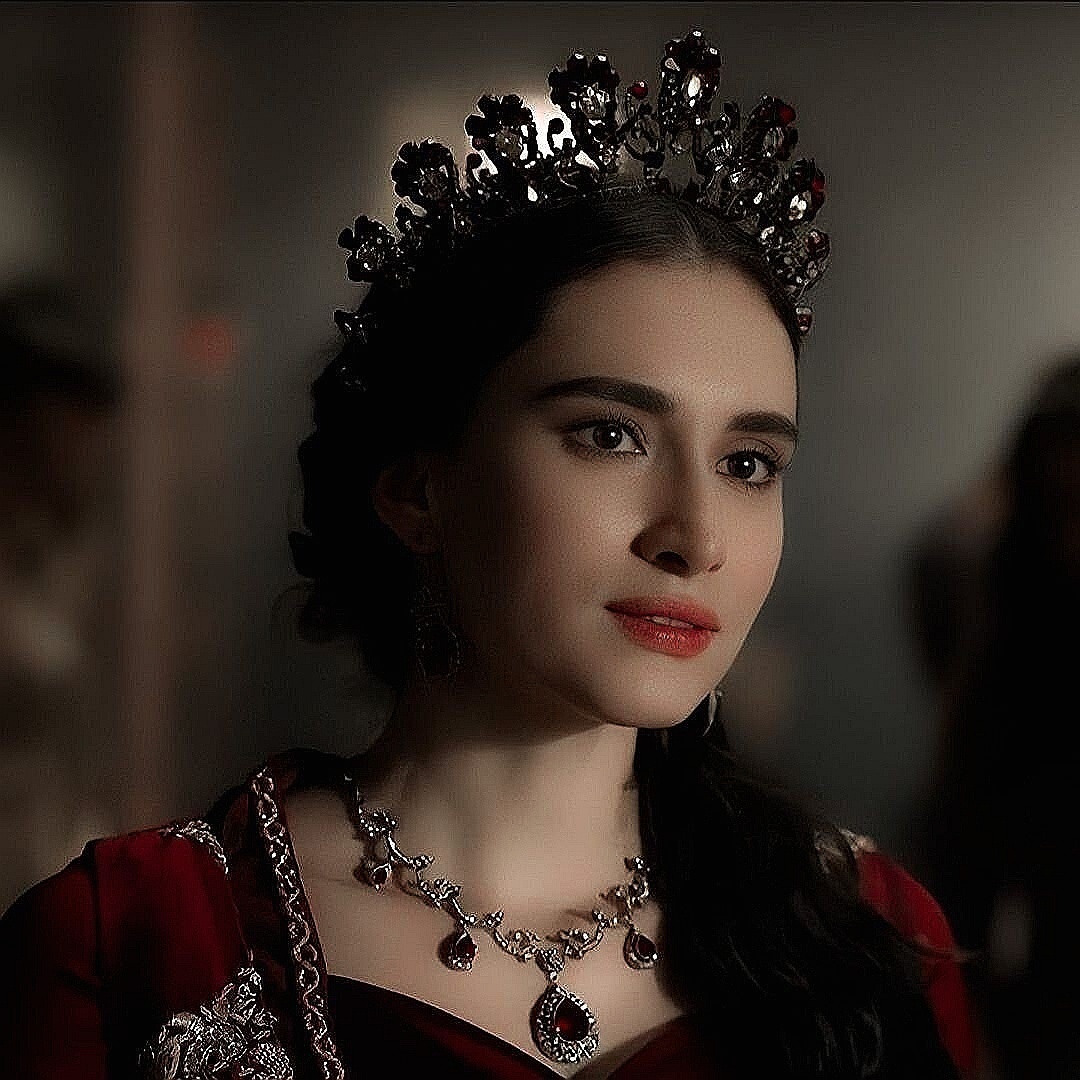 Валиде Турхан.