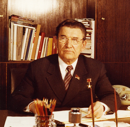 Заместитель Председателя Совета Министров СССР, председатель Госстроя СССР, председатель оргкомитета «Олимпиада-80», член ЦК КПСС, Герой Социалистического Труда Игнатий Трофимович Новиков, 1979 год. 