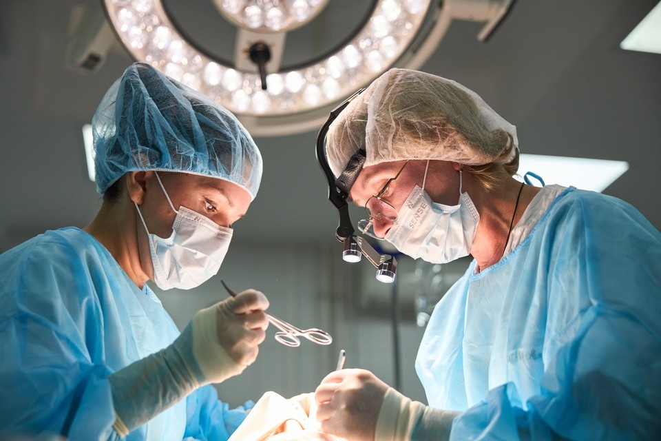    В прошлом году врачи Татарстана провели более 30 тысяч высокотехнологичных операций. Михаил ФРОЛОВ