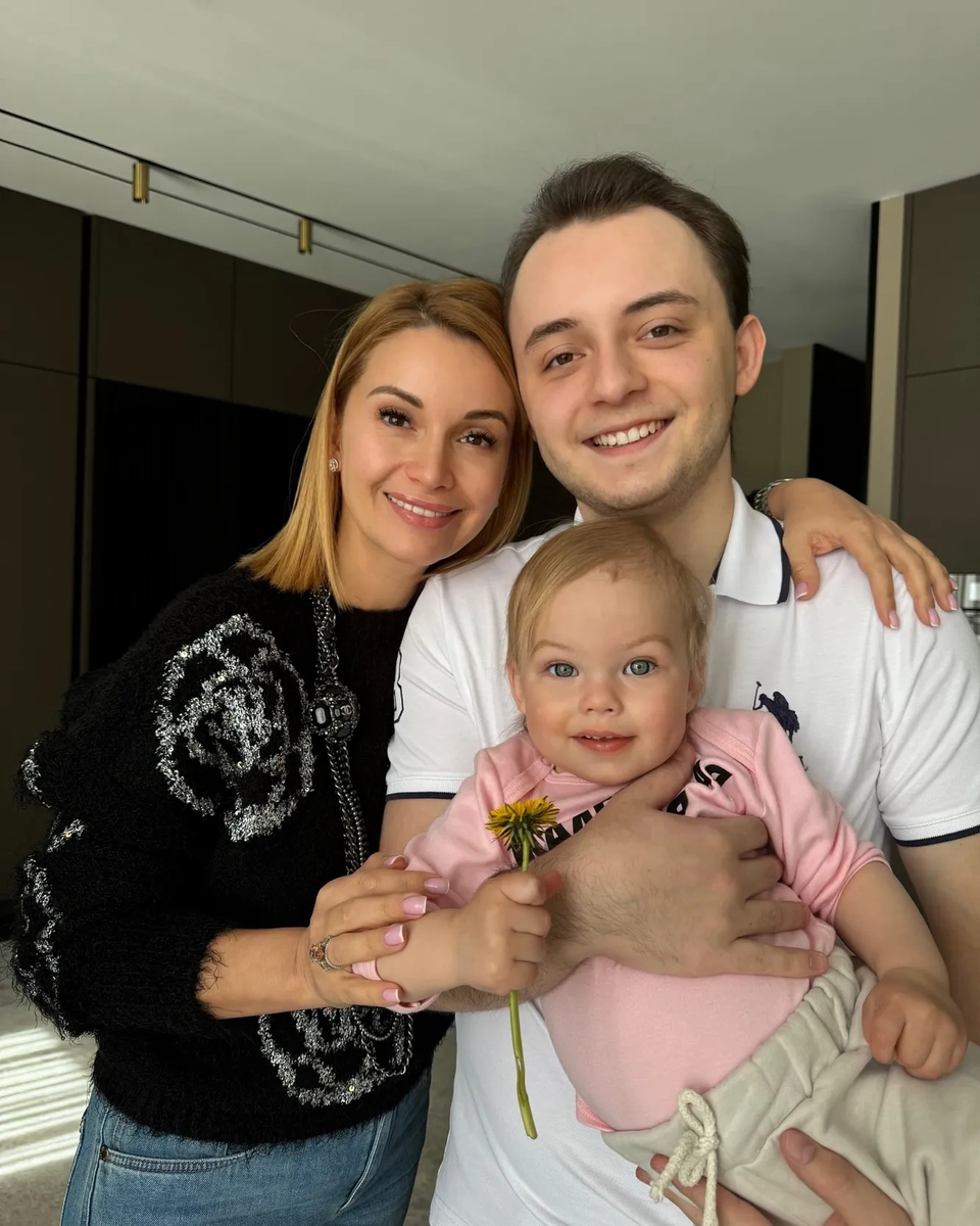    Ольга Орлова с сыном и дочерью