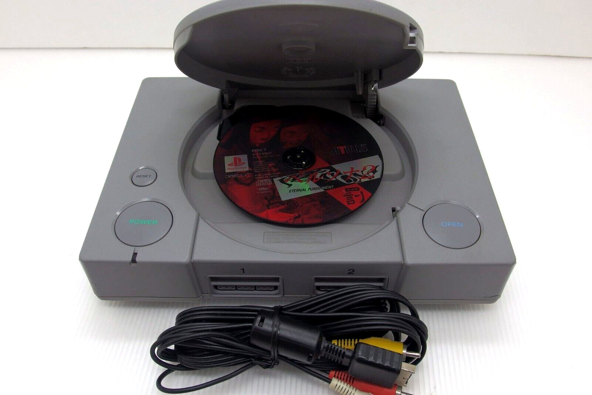 Sony PlayStation (1994) — первая консоль Sony, перевернувшая индустрию благодаря CD‑дискам