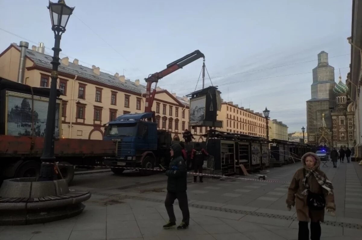    За год в Петербурге убрали более двух тысяч незаконных объектов