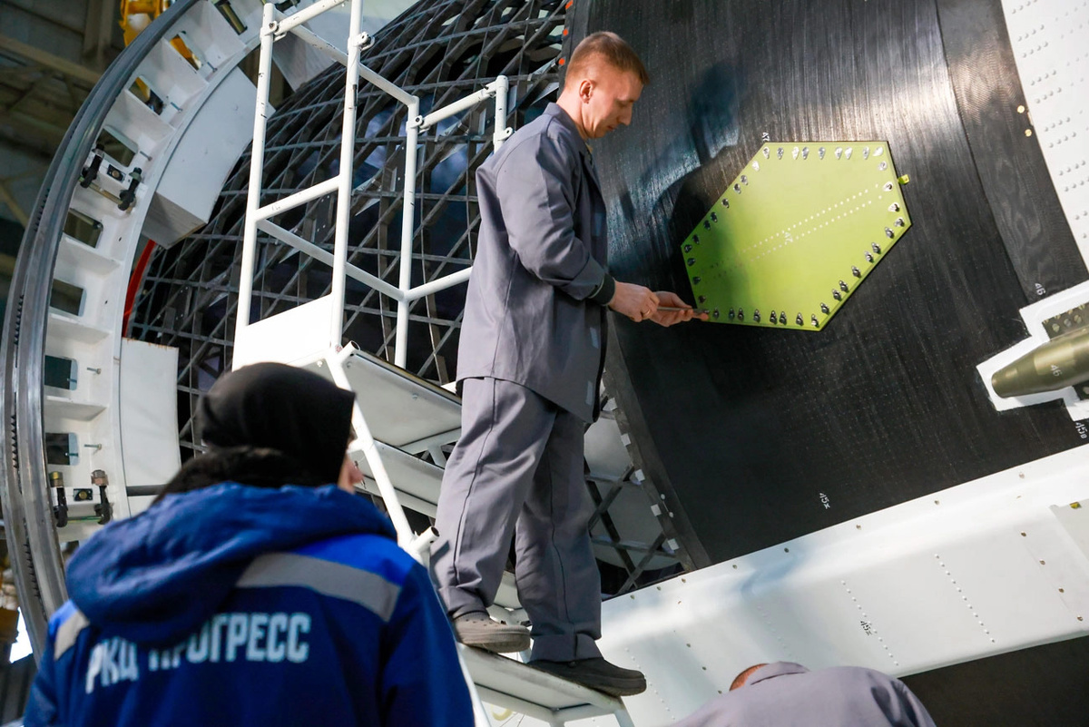   «Роскосмос»