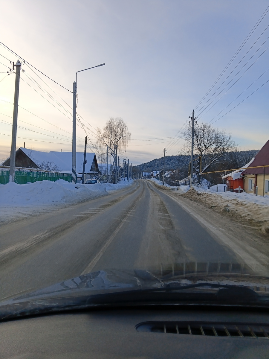 На въезде в город 