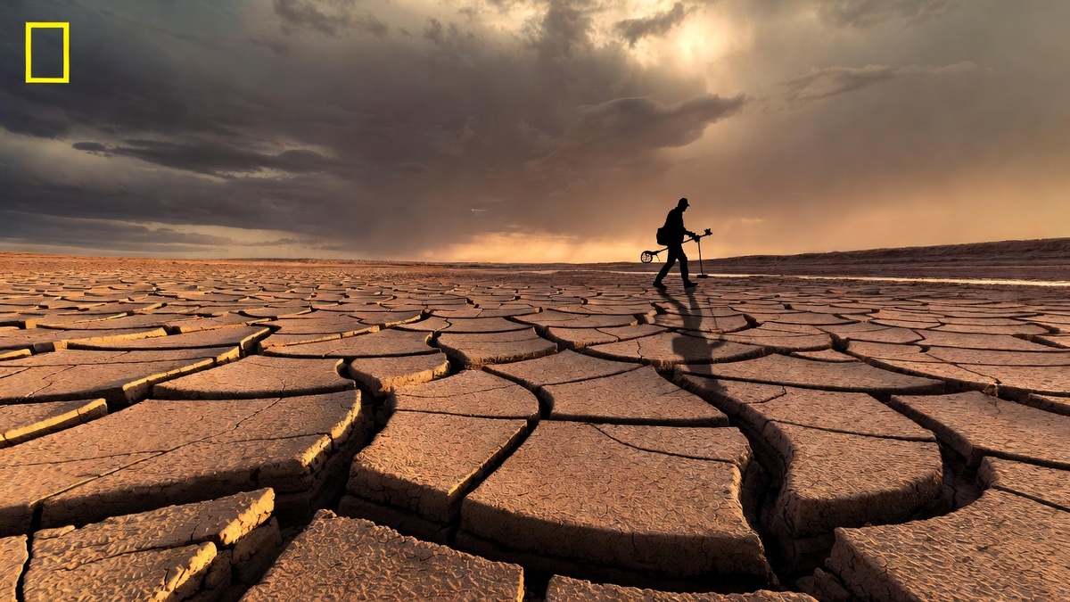 Обожаю бродить на дне высохших водоемов. Кстати, первый "рыжик" я нашел на дне высохшего ерика.