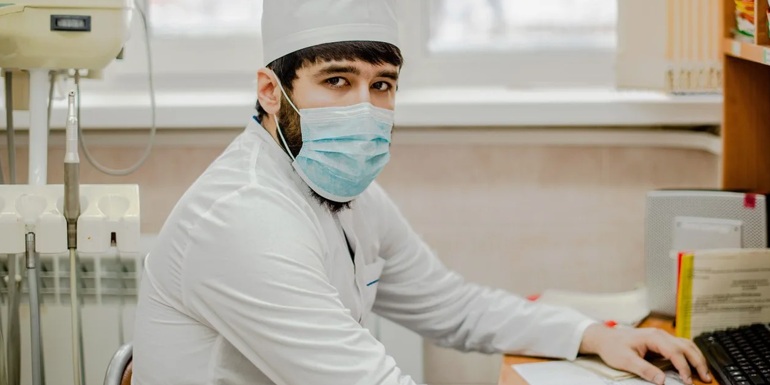 Раньше таджики были на стройке, теперь в поликлинике. Где будут они завтра?