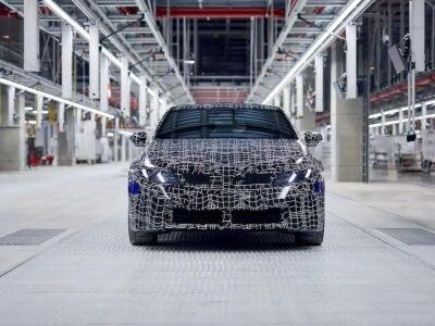    BMW показала предсерийный вариант нового электроседана i3